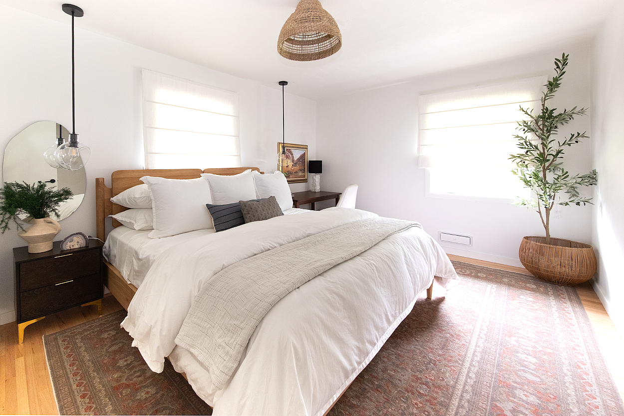 Bedroom 1: King Bed