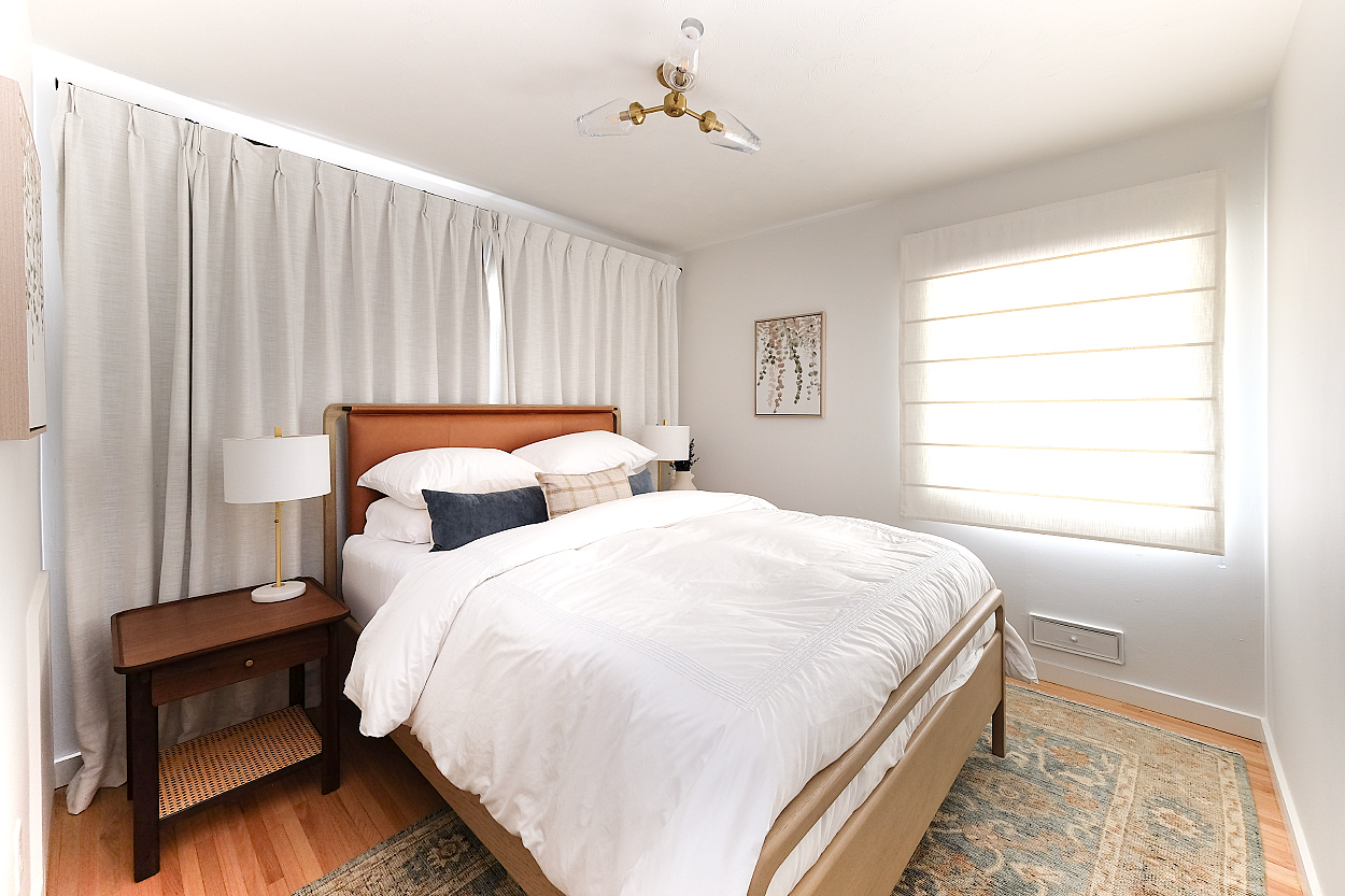 Bedroom 3: Queen Bed